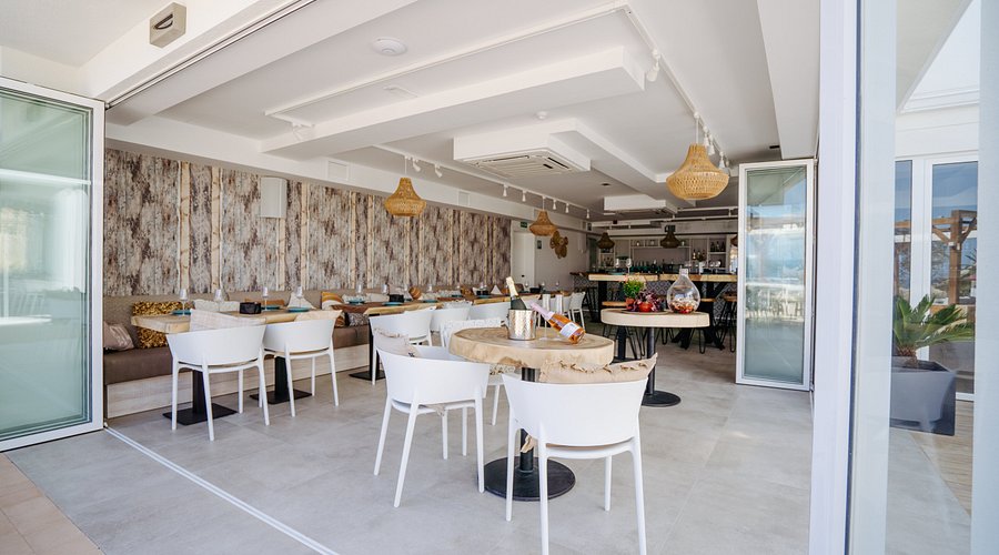 Nuzza Beach & Terrace Restaurant