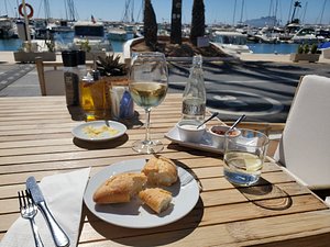 Club Nautico Moraira or Upperclub 3