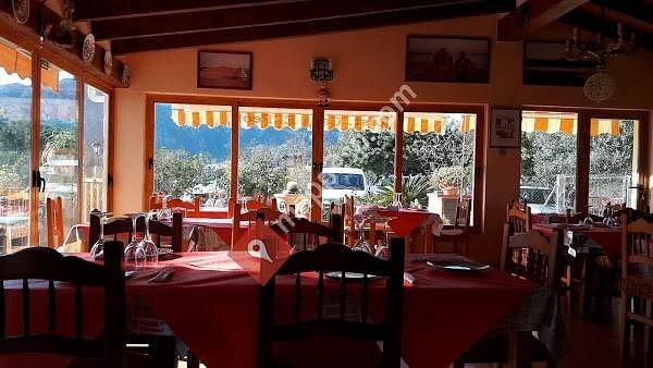 Casa el Peon de Pinos Bar restaurante casa rural